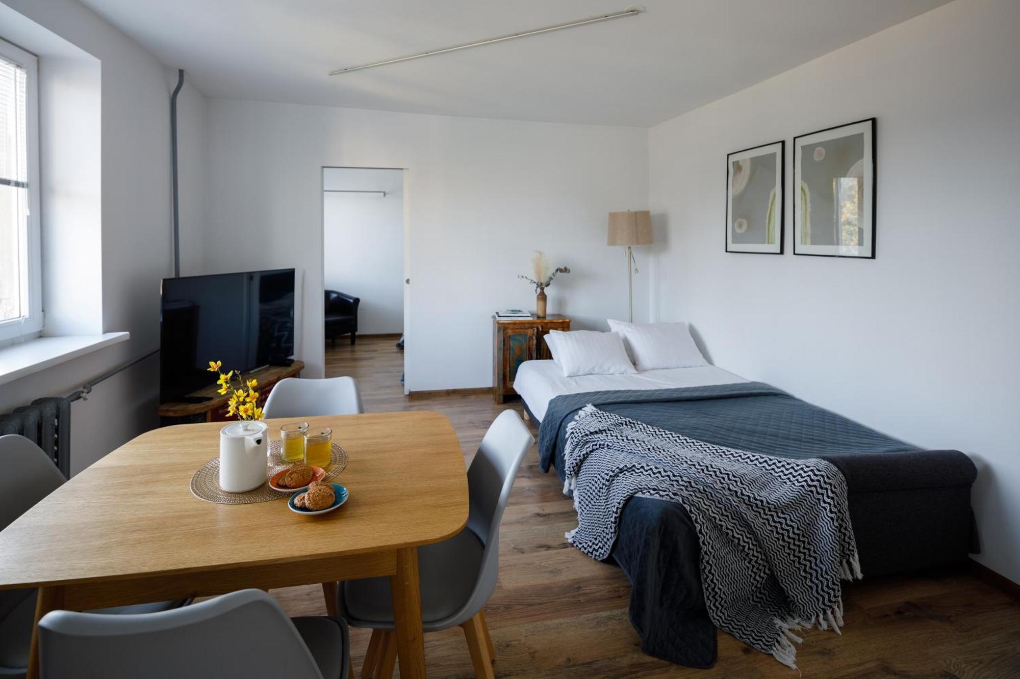 Brivibas Yard Apartment With Parking In City Center รีกา ภายนอก รูปภาพ